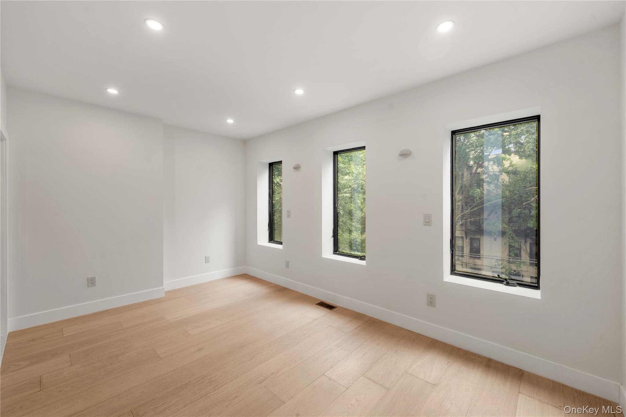 408 Bainbridge Street thumbnail 25