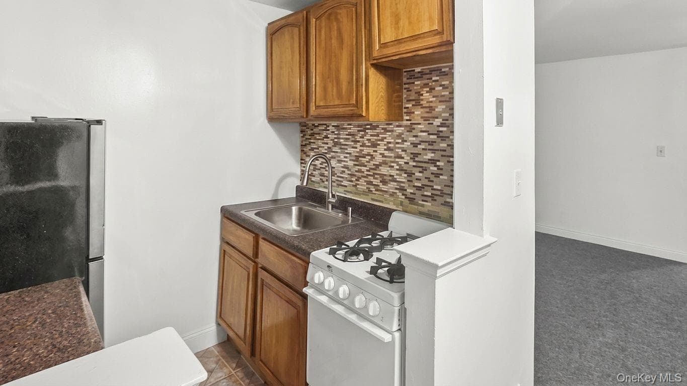 87-20 175th Street Unit: 1K thumbnail 4