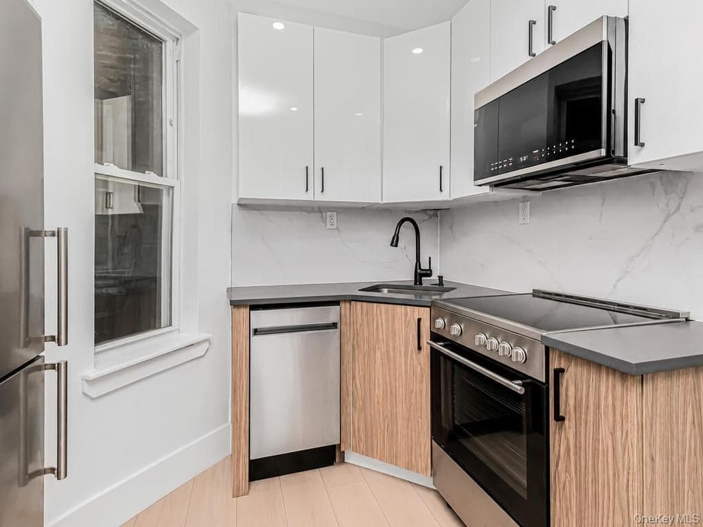 514 E 188th Street thumbnail 3