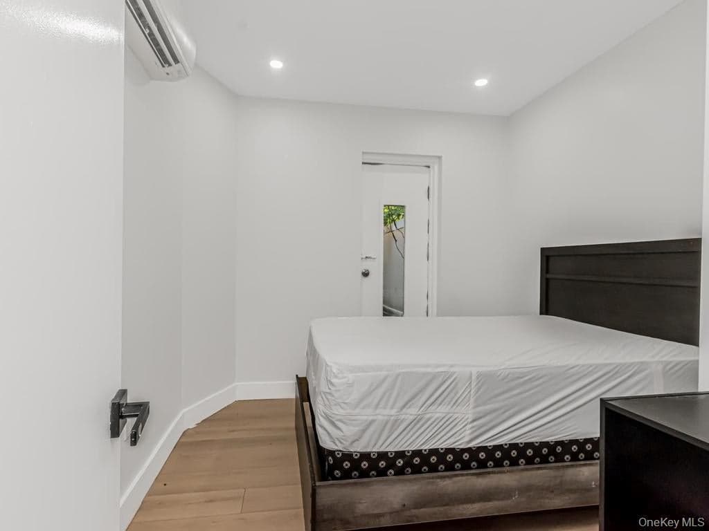 514 E 188th Street thumbnail 18