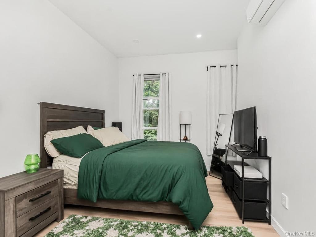 514 E 188th Street thumbnail 5