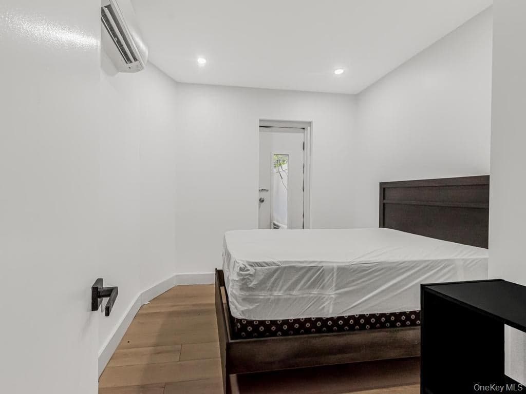 514 E 188th Street thumbnail 19