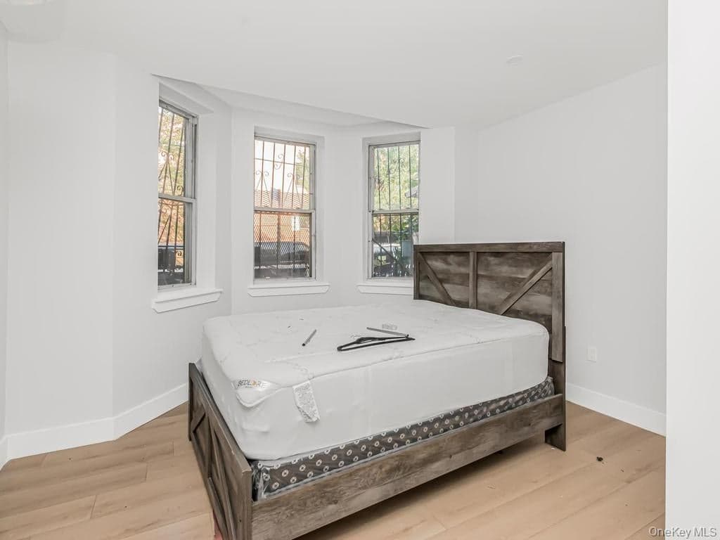 514 E 188th Street thumbnail 23