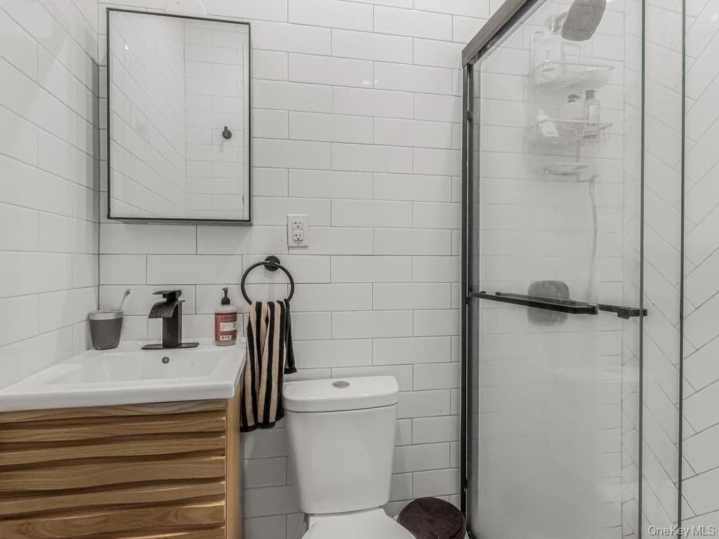 514 E 188th Street thumbnail 9