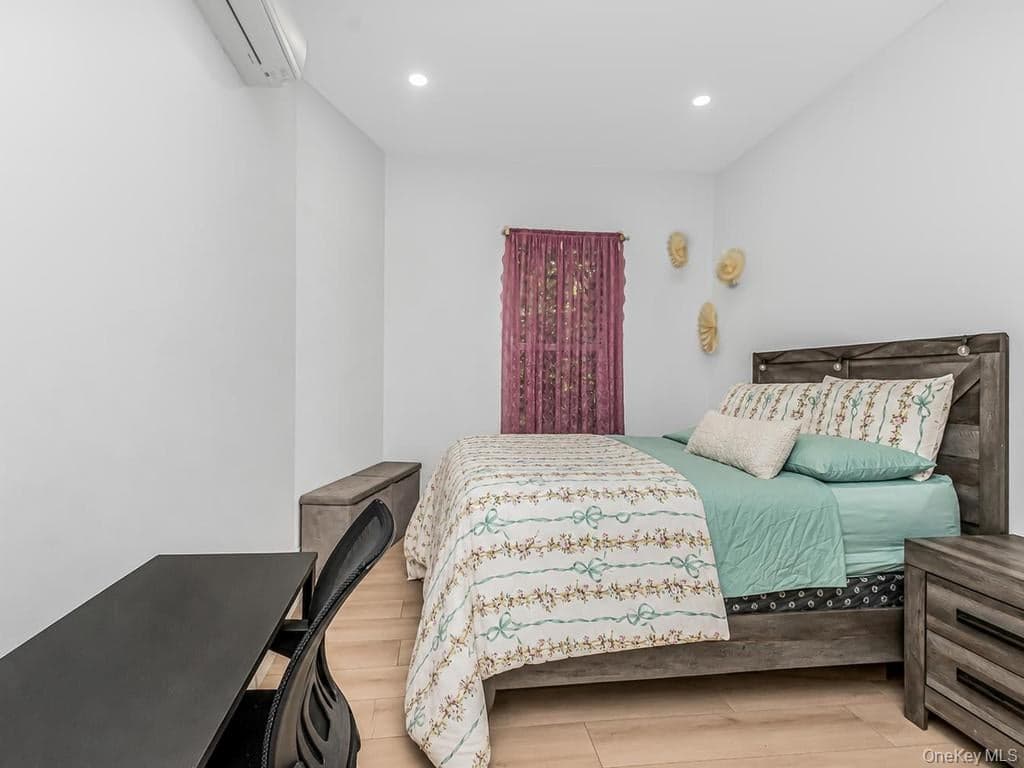 514 E 188th Street thumbnail 14