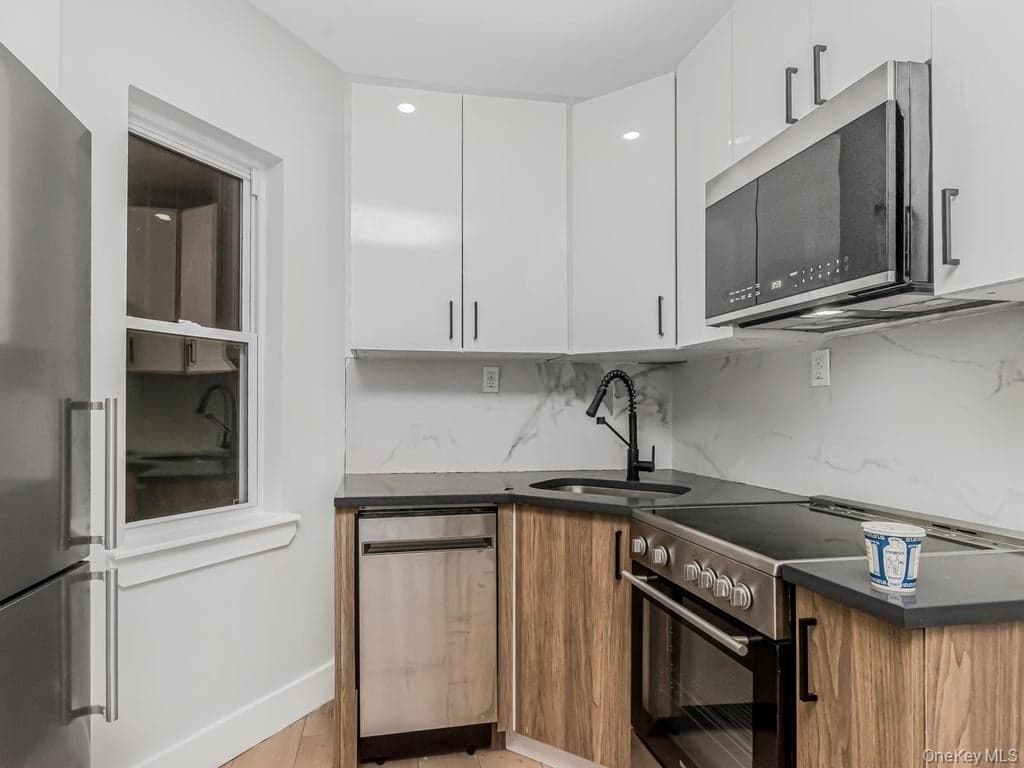 514 E 188th Street thumbnail 13