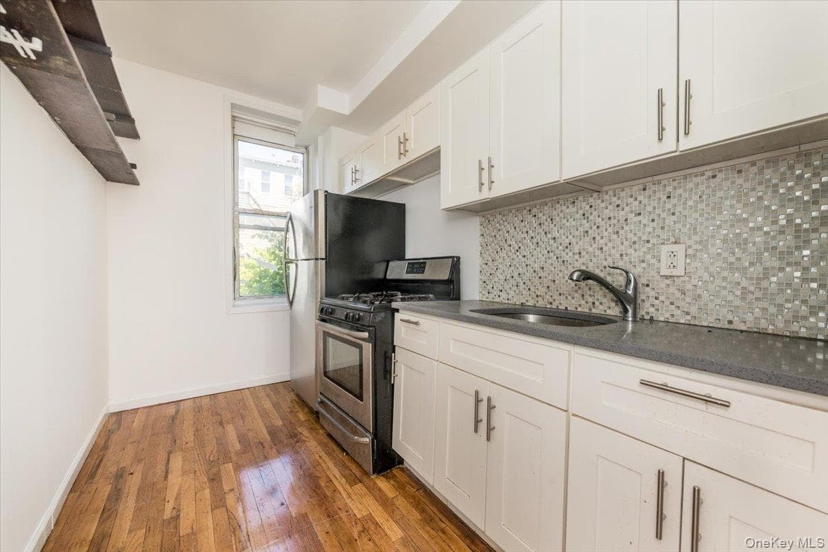1055 Jefferson Avenue thumbnail 5