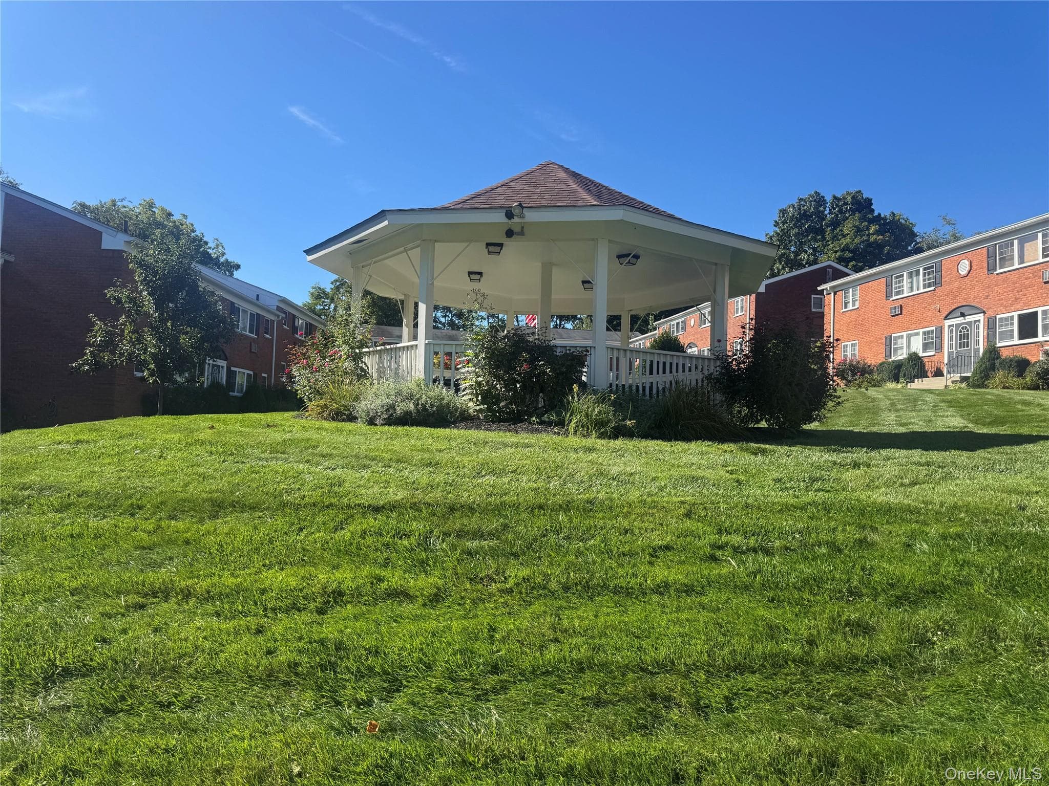 1879 Crompond Road Unit: F6 thumbnail 2