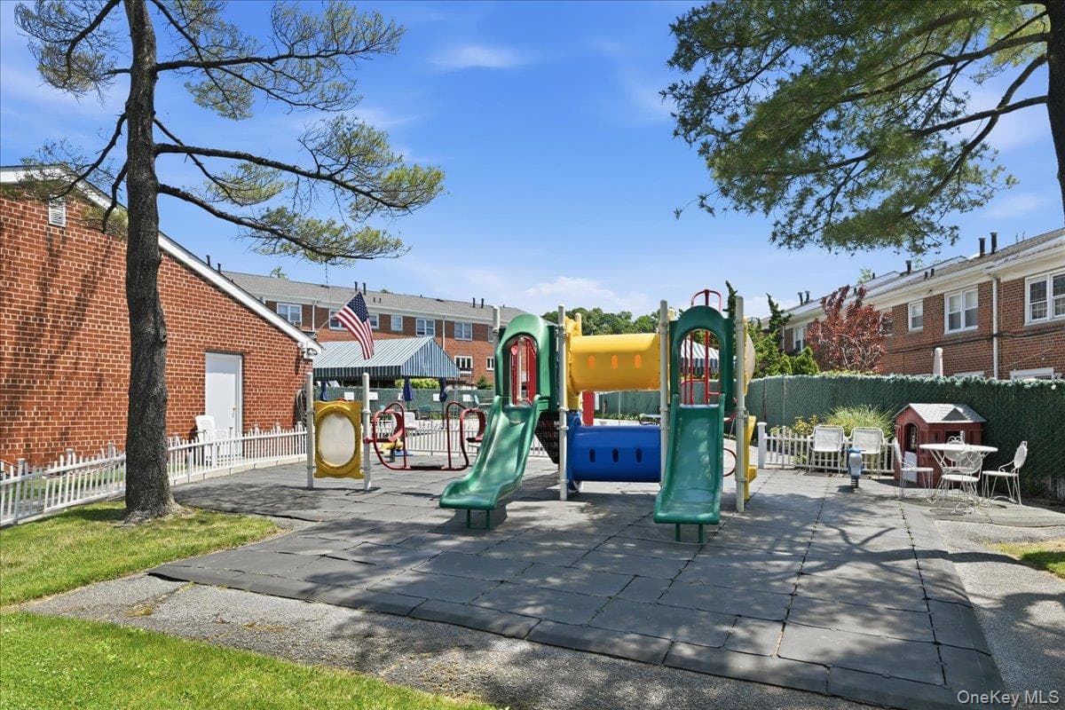 6231 Douglaston Parkway Unit: 15 thumbnail 5
