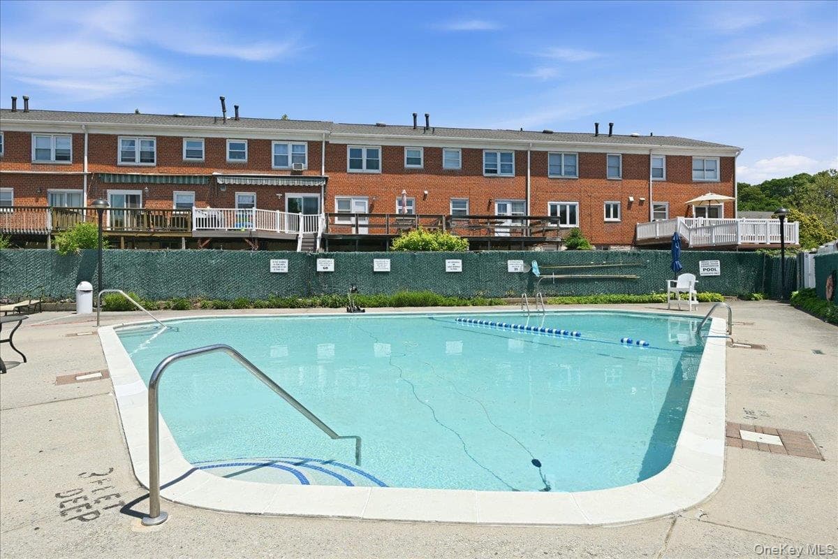6231 Douglaston Parkway Unit: 15 thumbnail 8