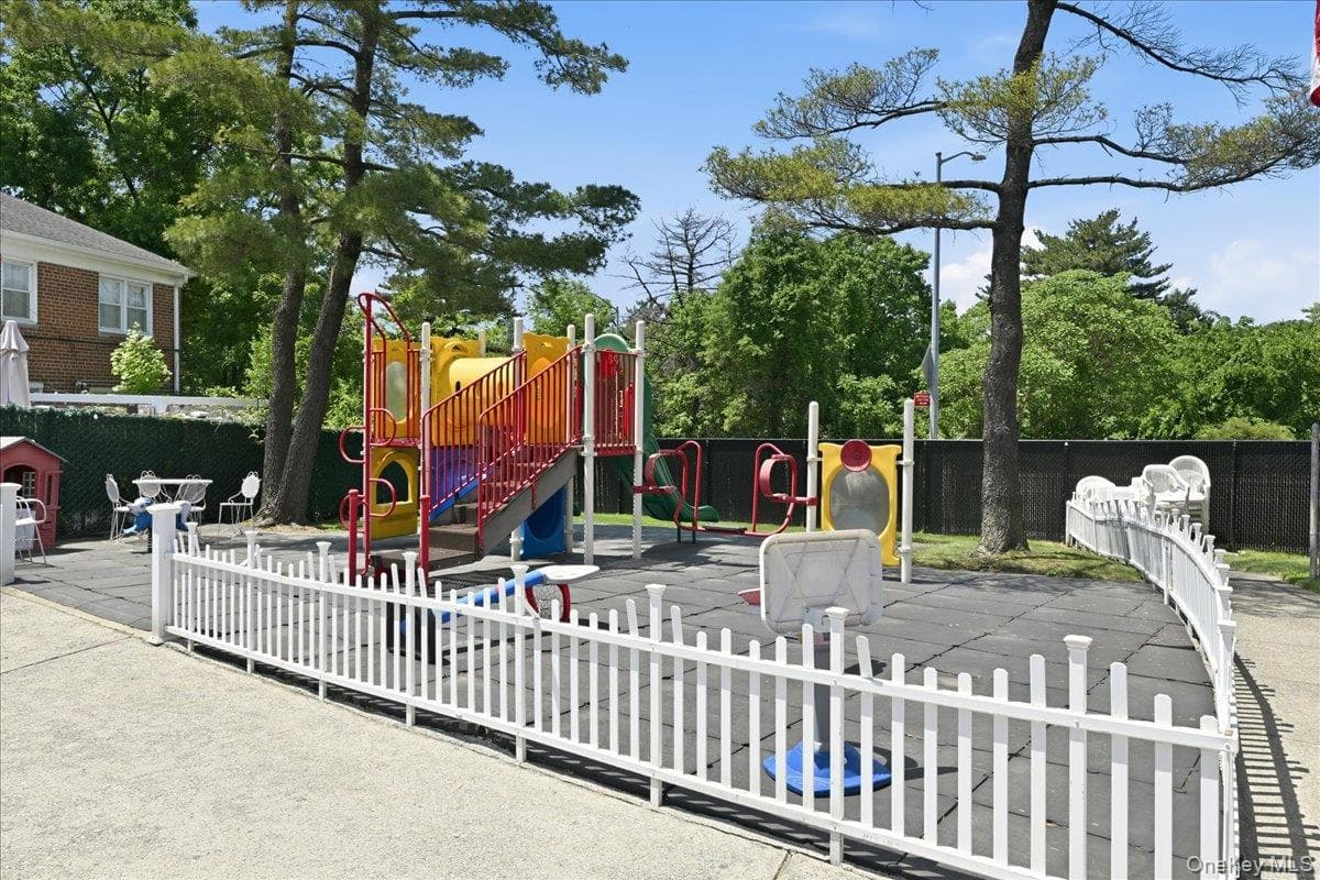 6231 Douglaston Parkway Unit: 15 thumbnail 9