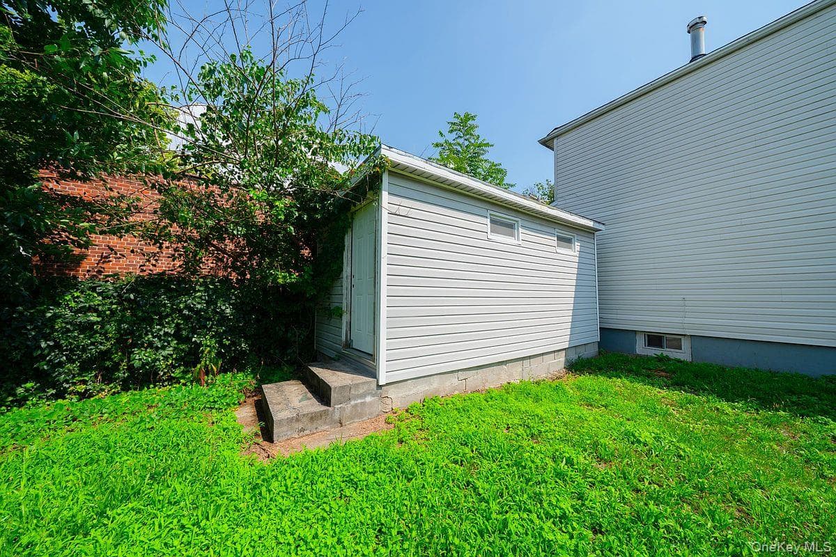 15813 Linden Boulevard thumbnail 26