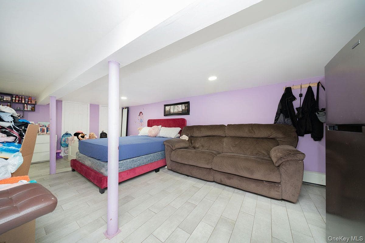 15813 Linden Boulevard thumbnail 17
