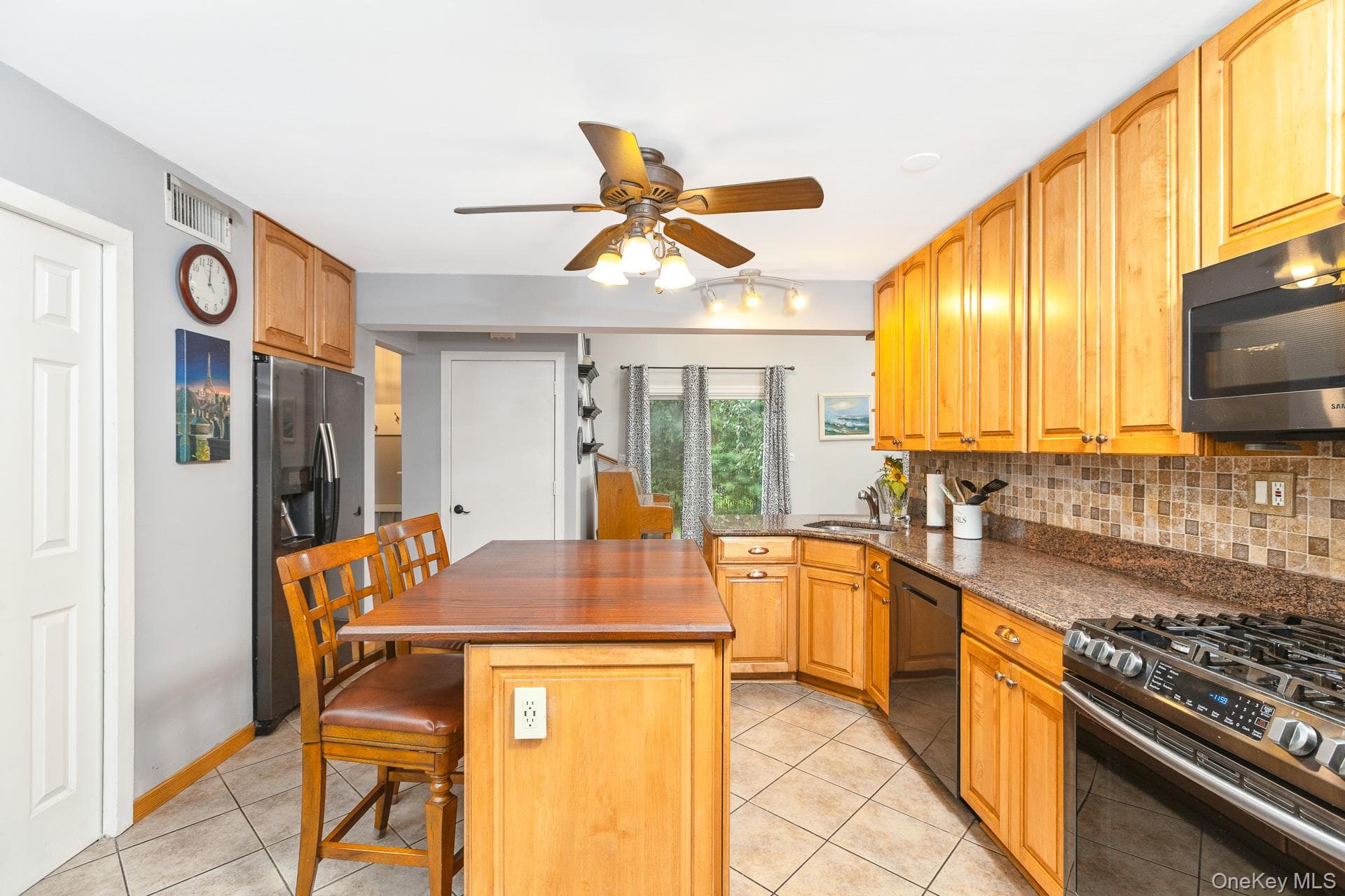 30 Long Pond Road thumbnail 15
