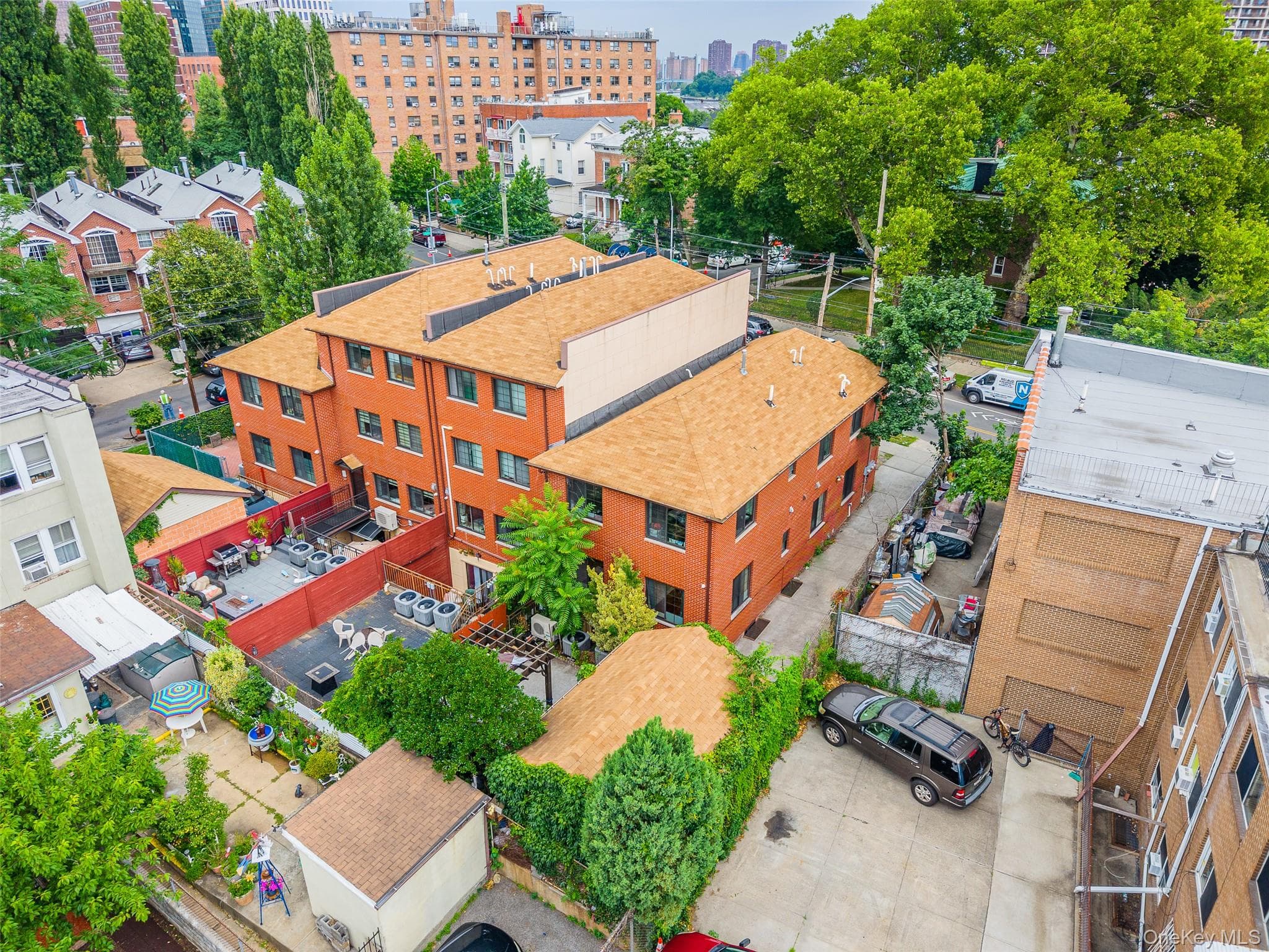 12-10 27th Avenue thumbnail 4