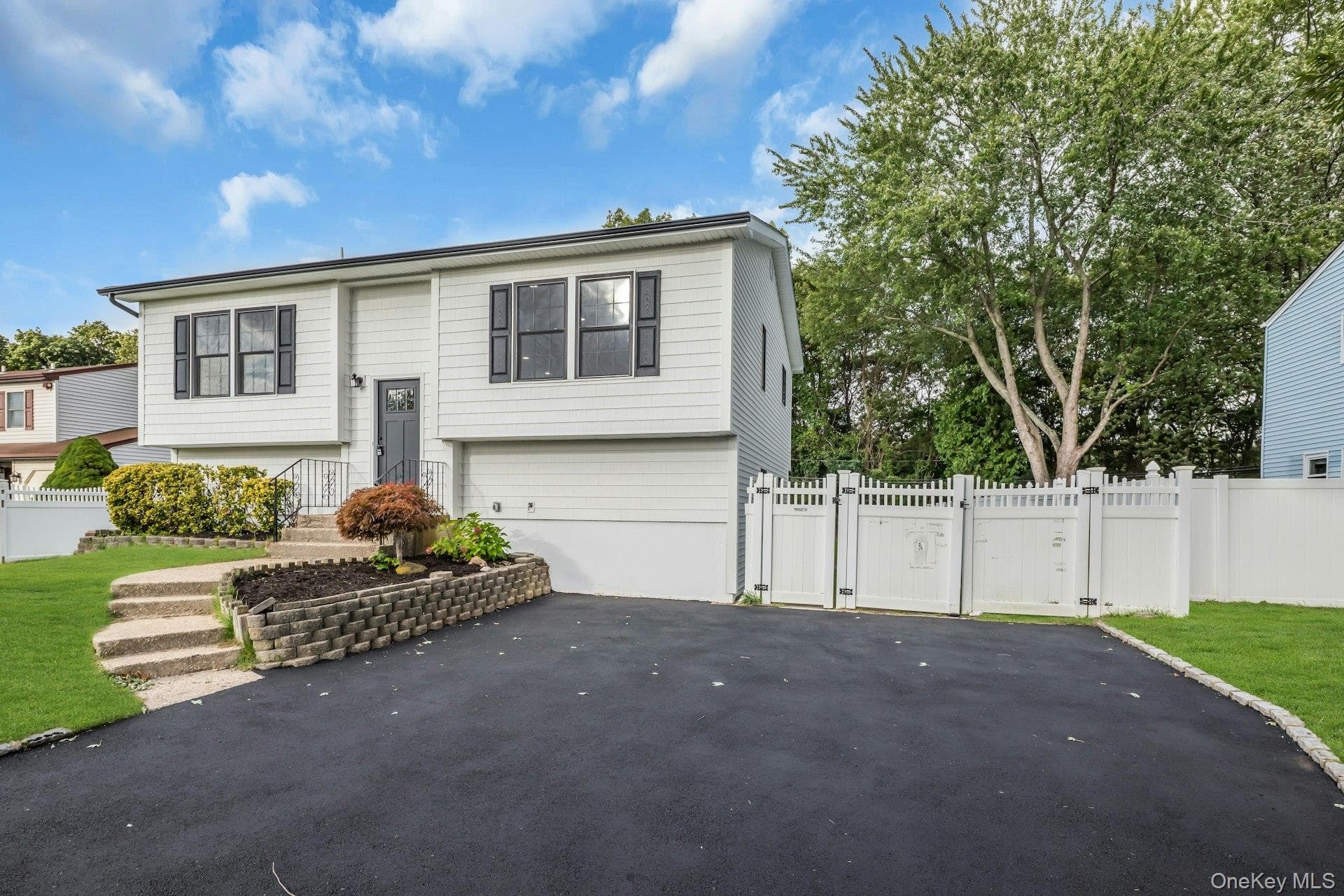 64 Skylark Drive, Holtsville