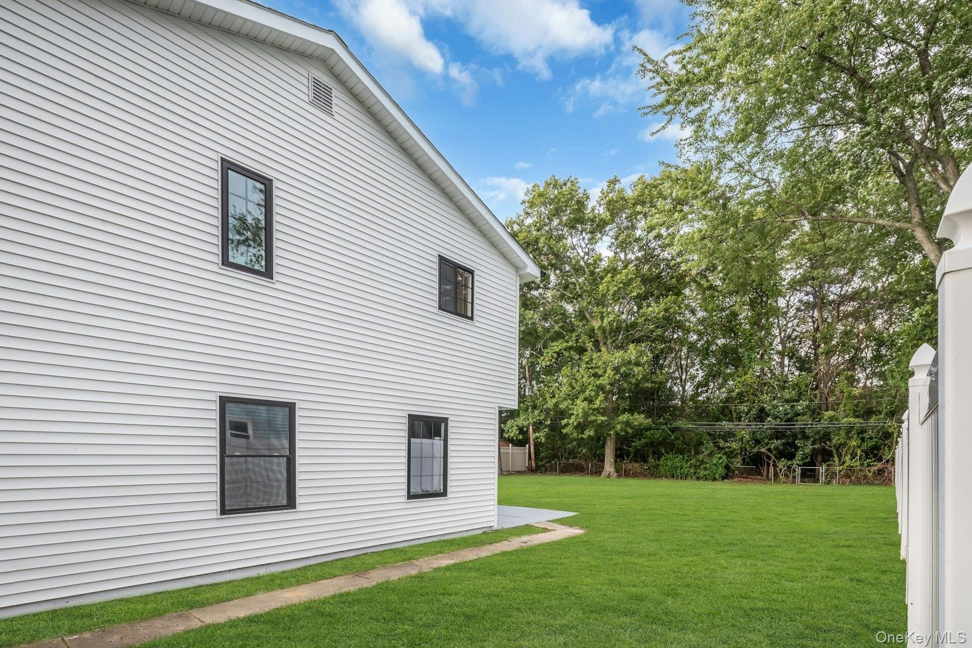 64 Skylark Drive thumbnail 21