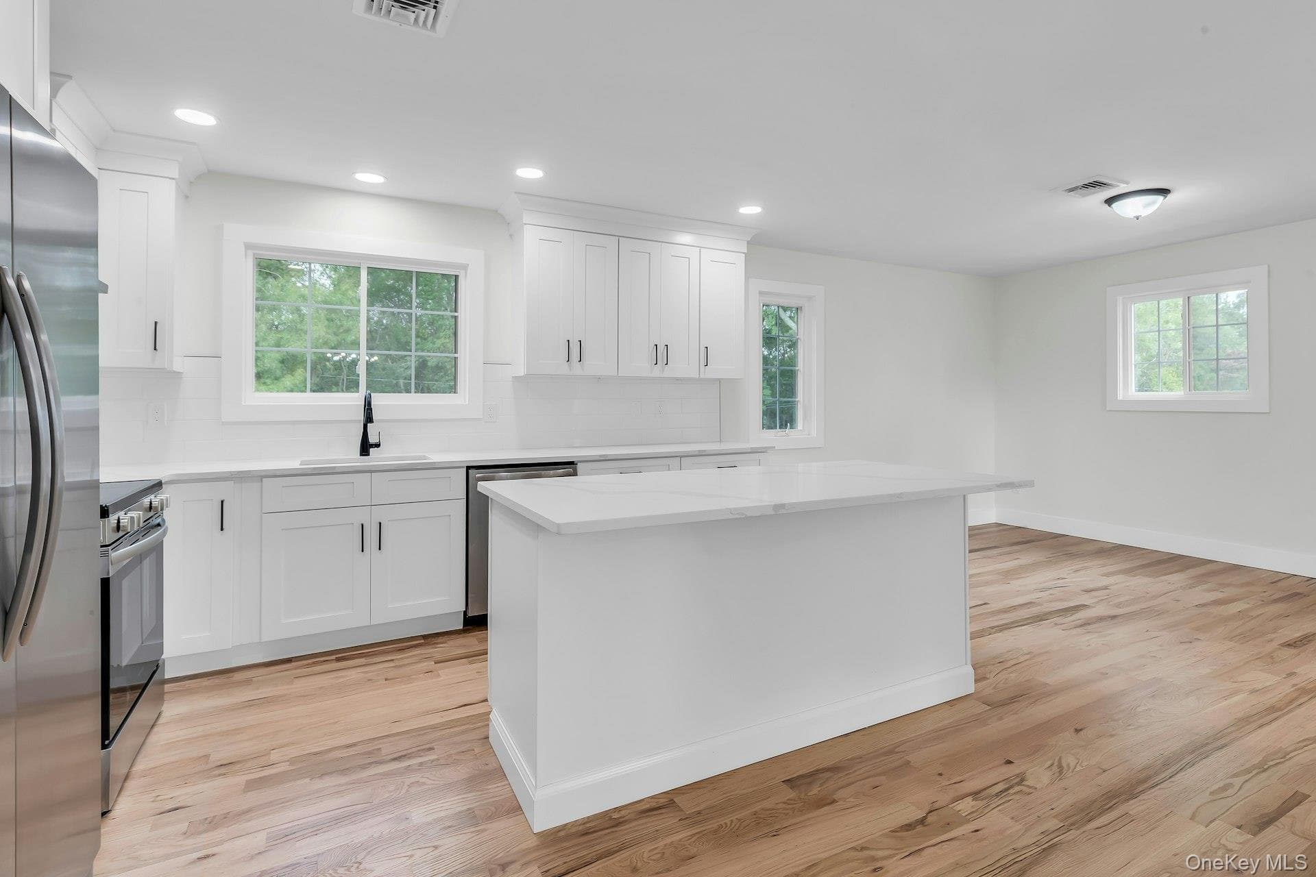 64 Skylark Drive thumbnail 6