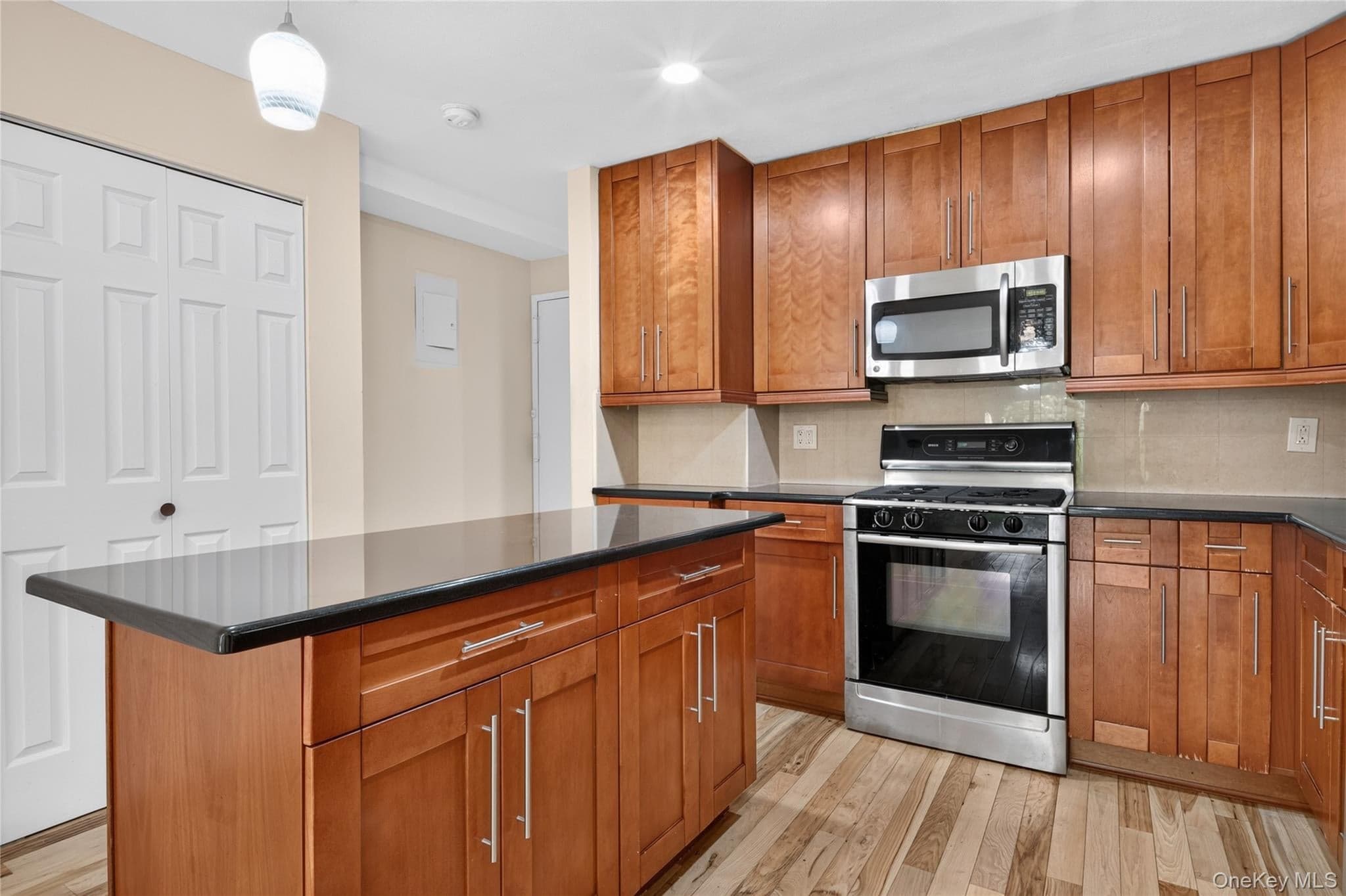 12-32 Diane Place Unit: 204L thumbnail 8