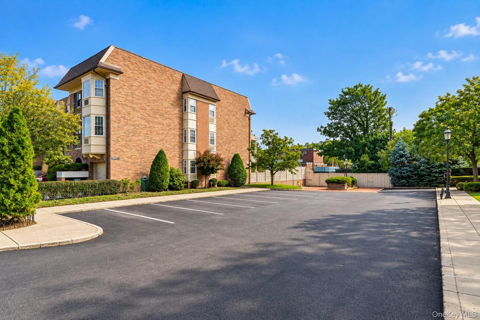 12-32 Diane Place Unit: 204L thumbnail 12