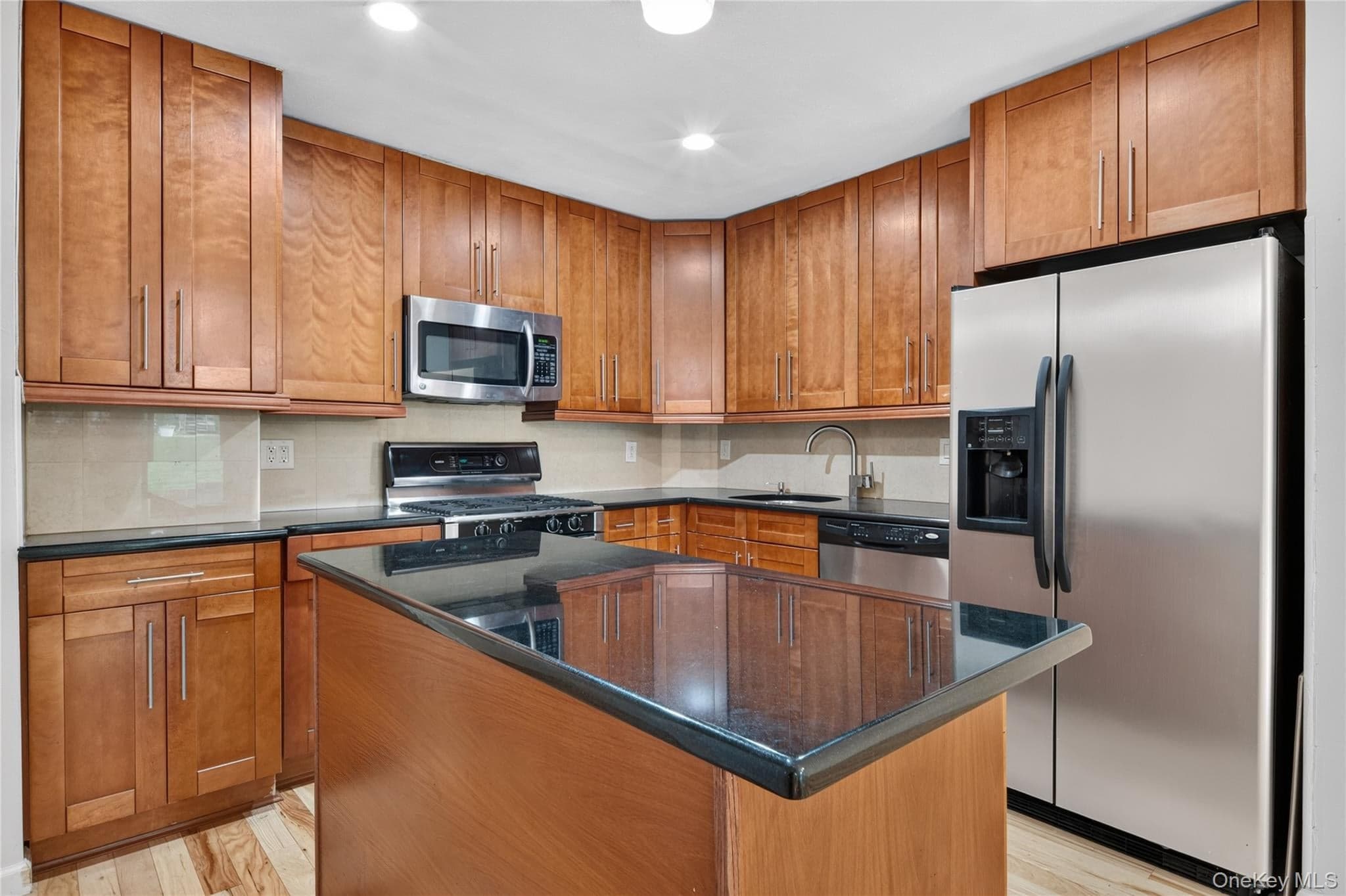 12-32 Diane Place Unit: 204L thumbnail 9