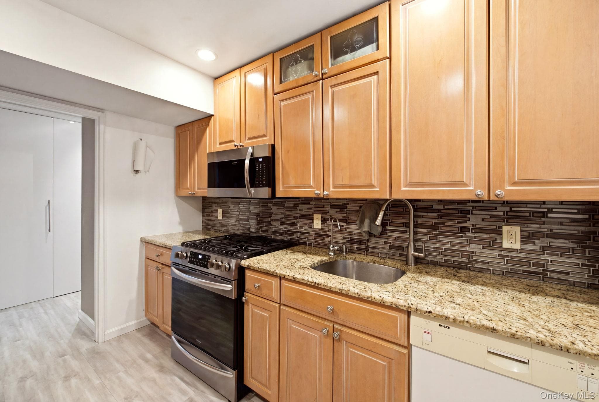 180 South Middle Neck RD Unit: 1P thumbnail 13