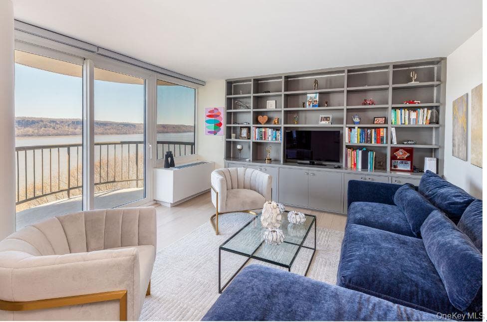 2521 Palisade Avenue Unit: 8C thumbnail 2