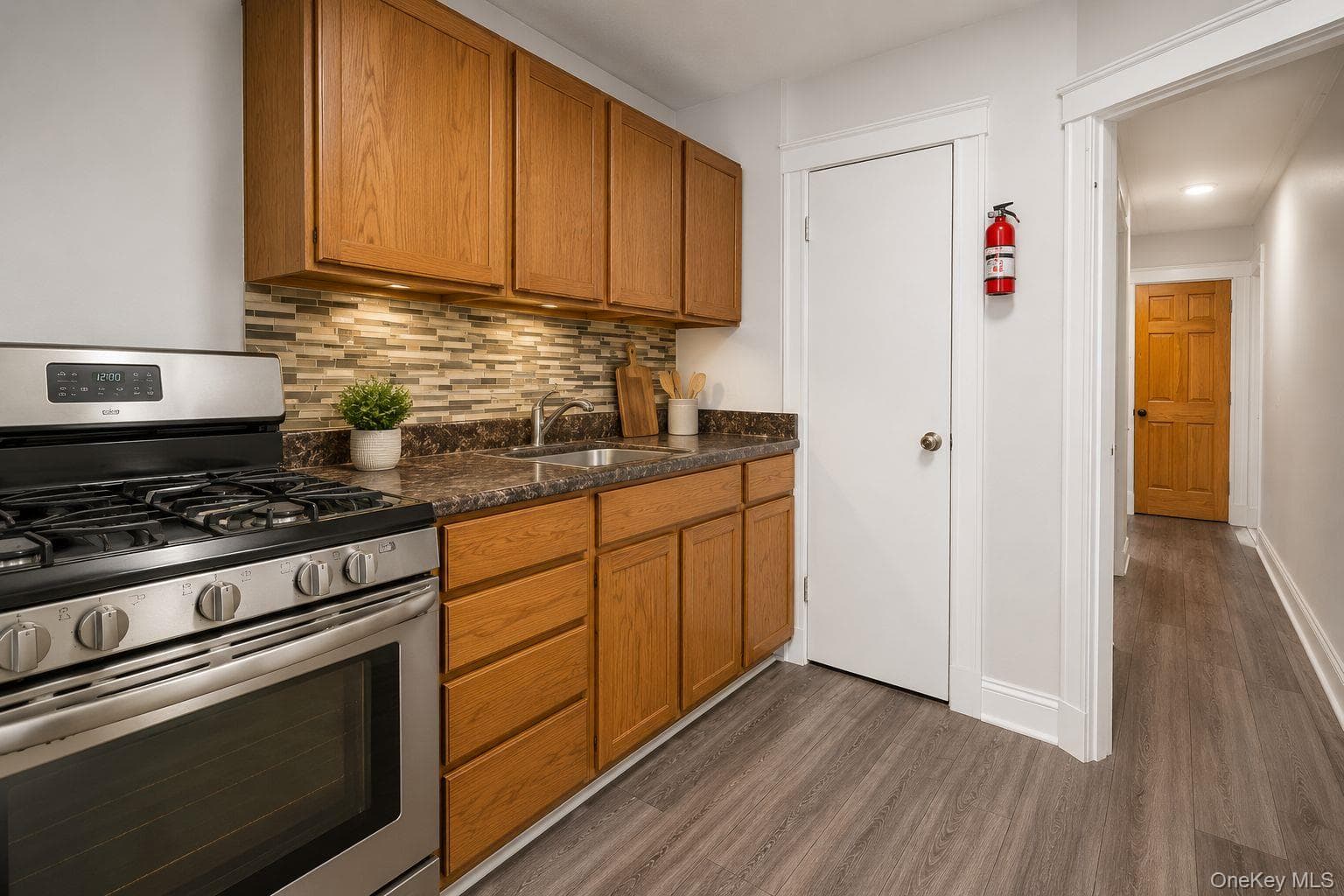 6408 Metropolitan Avenue thumbnail 12