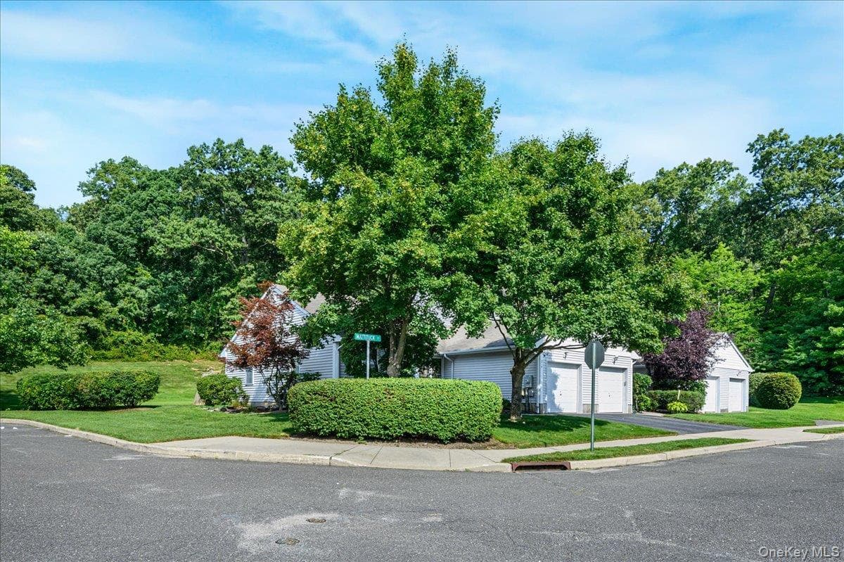 204 Mattituck Court thumbnail 6