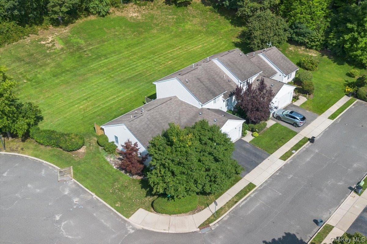 204 Mattituck Court thumbnail 5