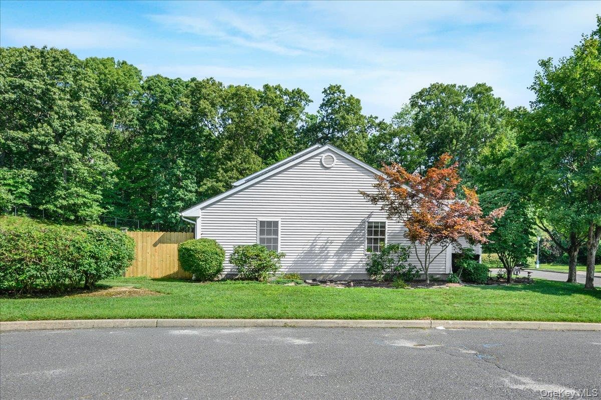 204 Mattituck Court thumbnail 4