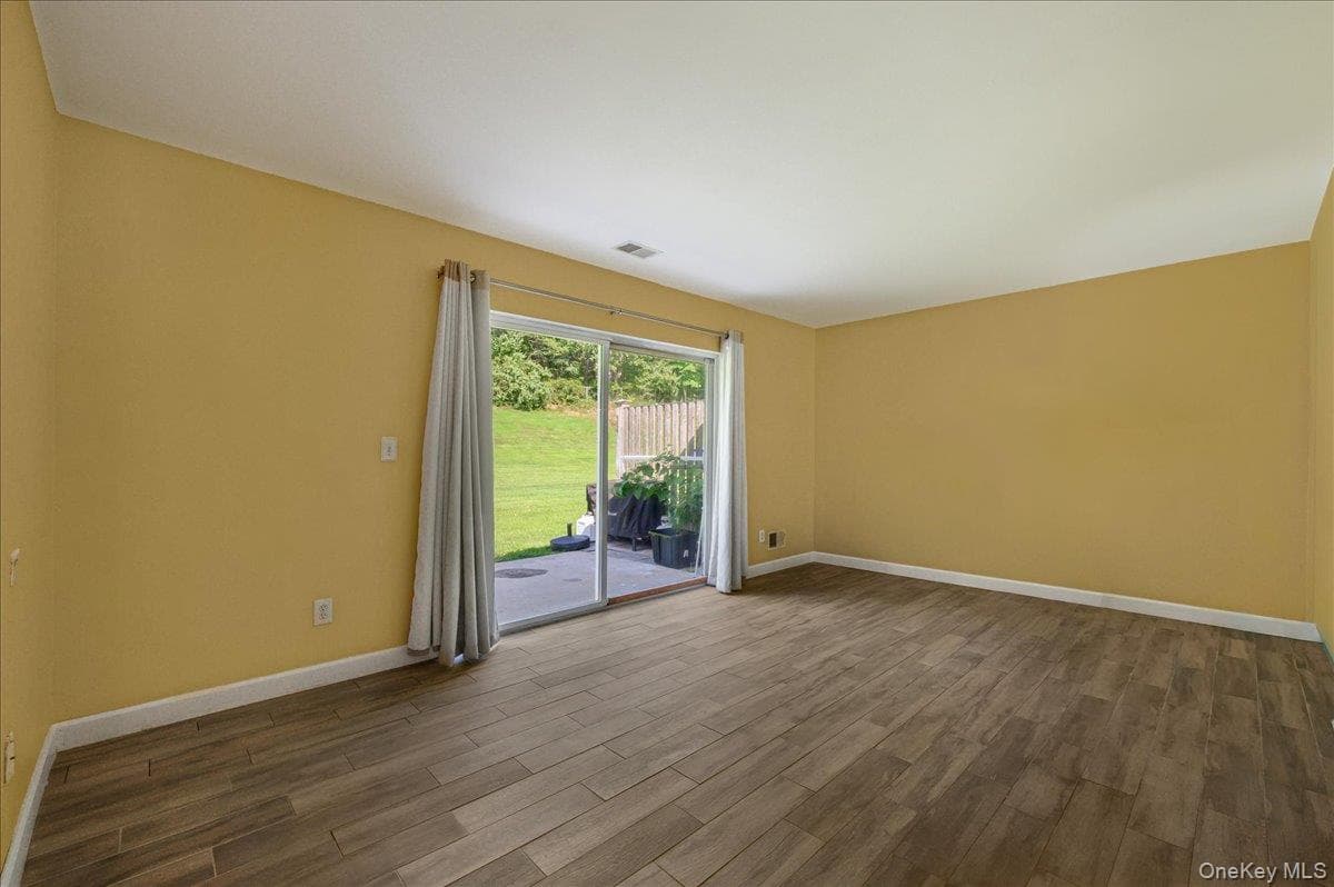 204 Mattituck Court thumbnail 12
