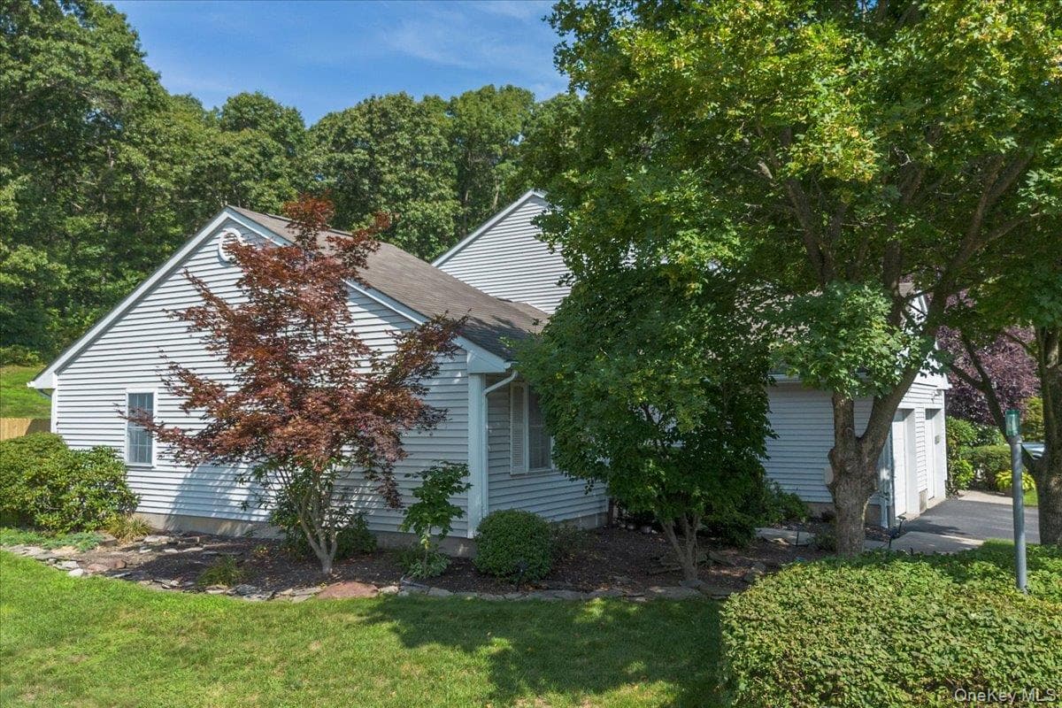 204 Mattituck Court thumbnail 2