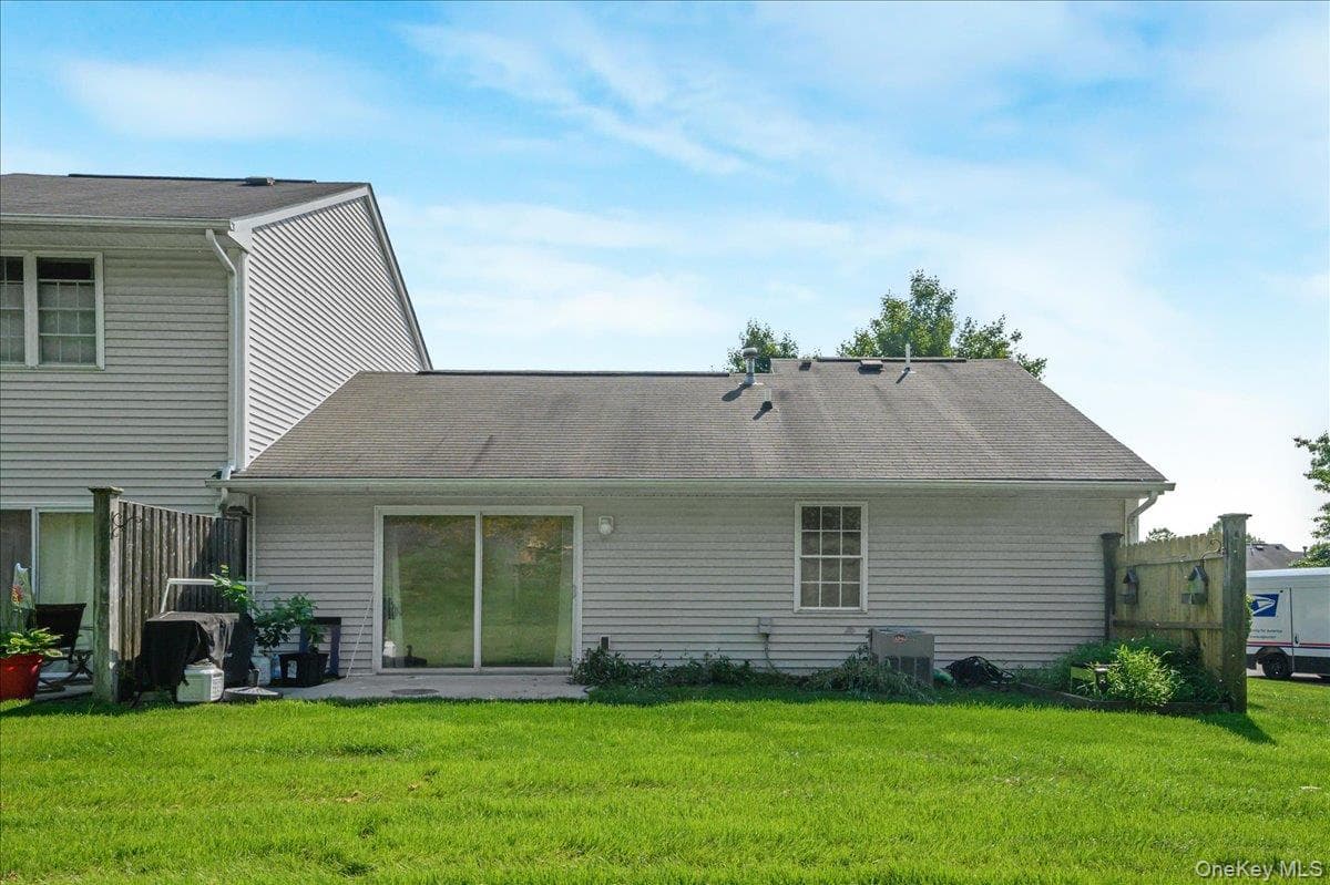 204 Mattituck Court thumbnail 3