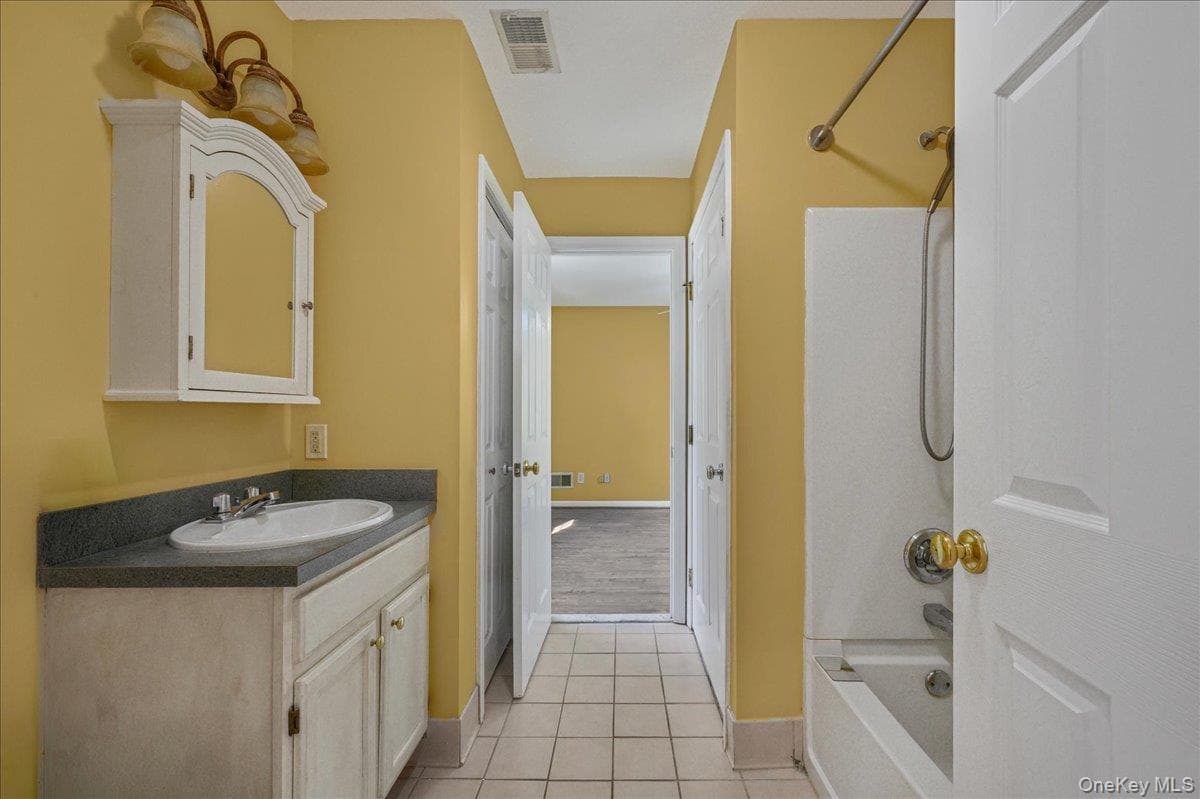 204 Mattituck Court thumbnail 15