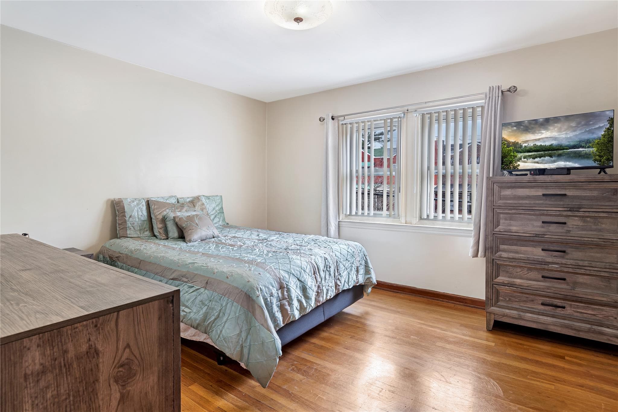2934 Throop Avenue thumbnail 13