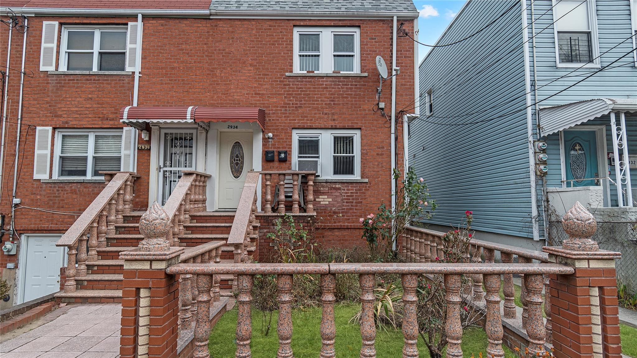 2934 Throop Avenue thumbnail 2