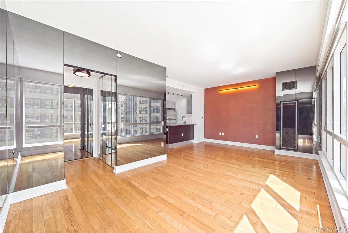350 W 42nd Street Unit: 19I thumbnail 3