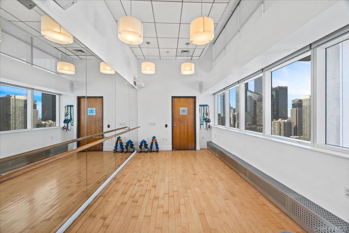 350 W 42nd Street Unit: 19I thumbnail 19