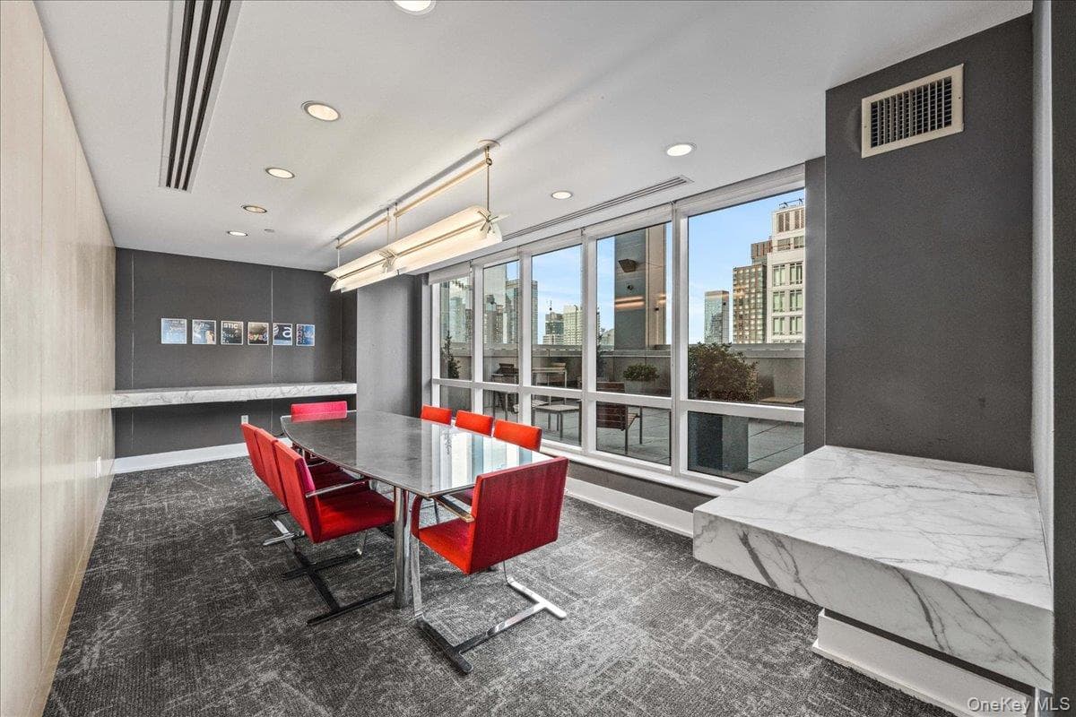 350 W 42nd Street Unit: 19I thumbnail 32