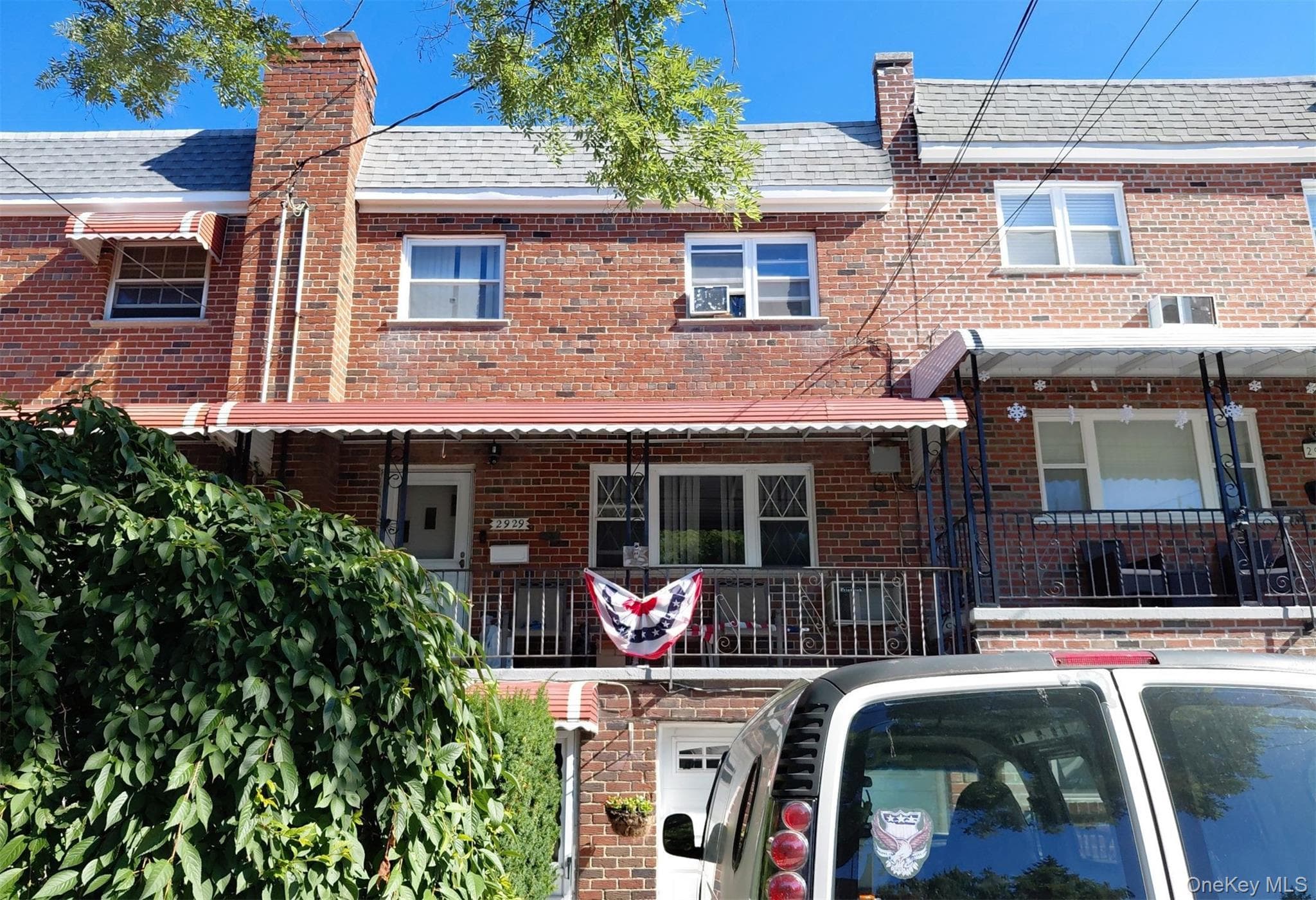 2929 Harding Avenue thumbnail 3
