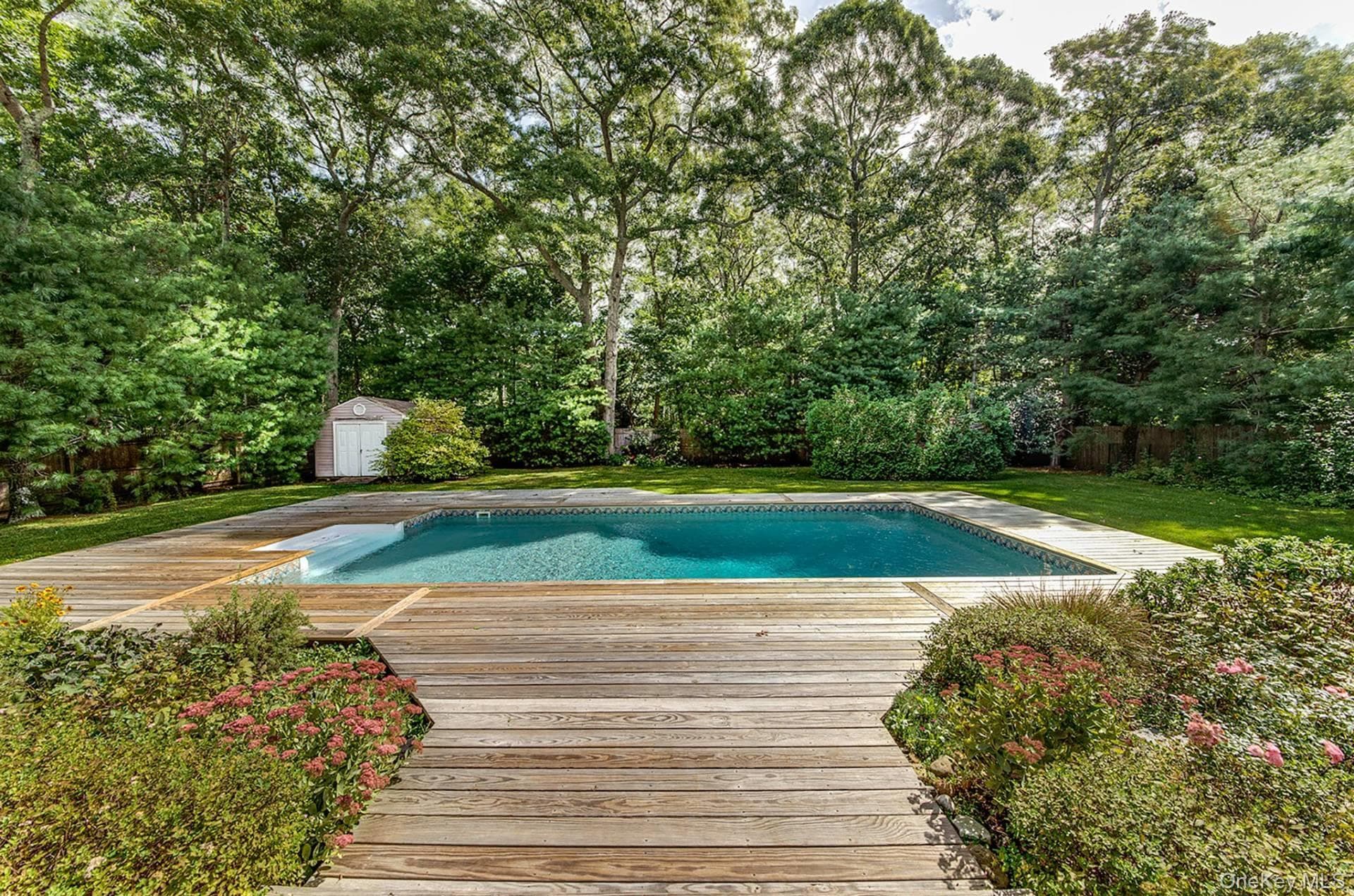 235 Norfolk Drive thumbnail 17