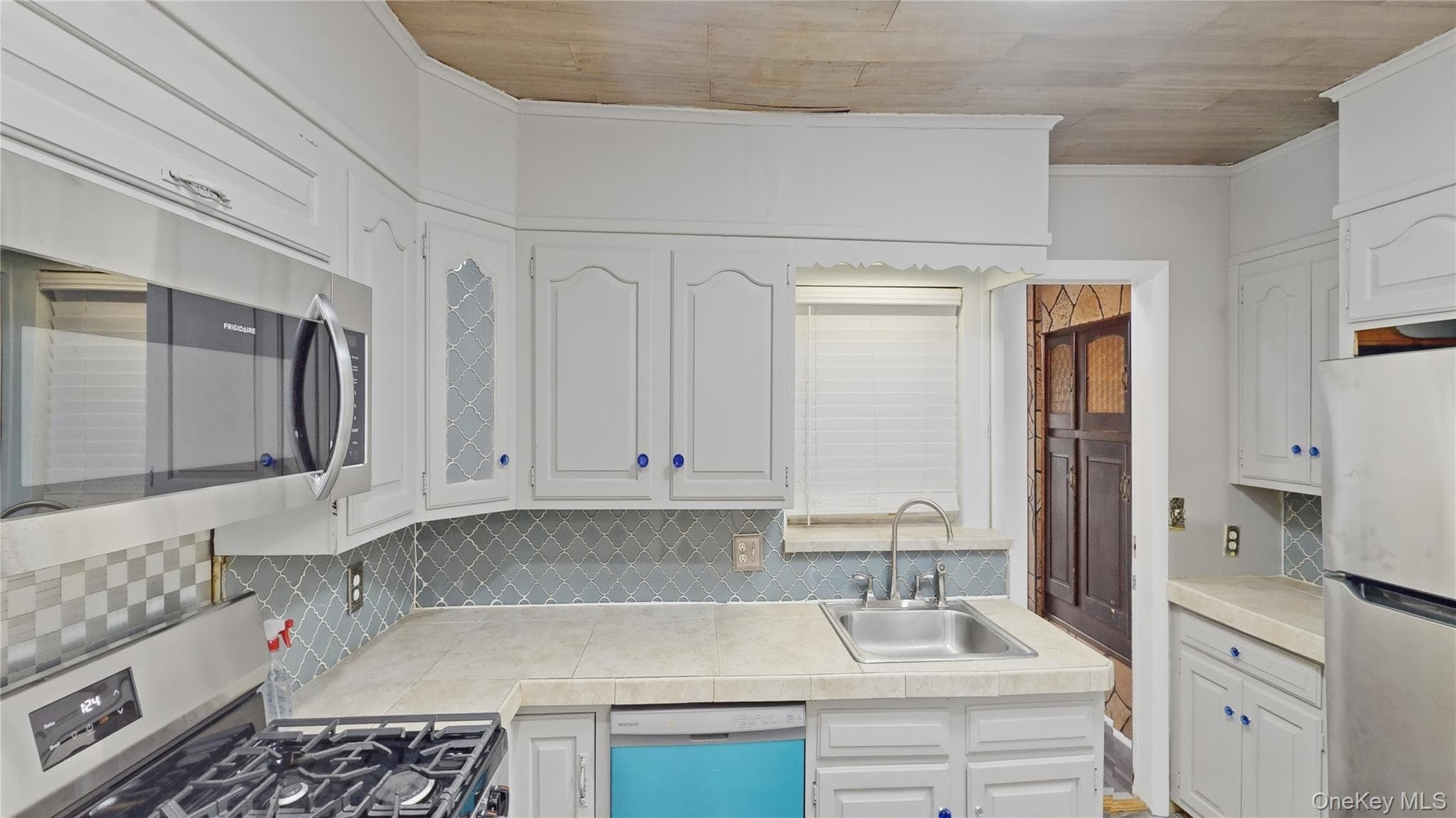 1373 E 55th Street thumbnail 7
