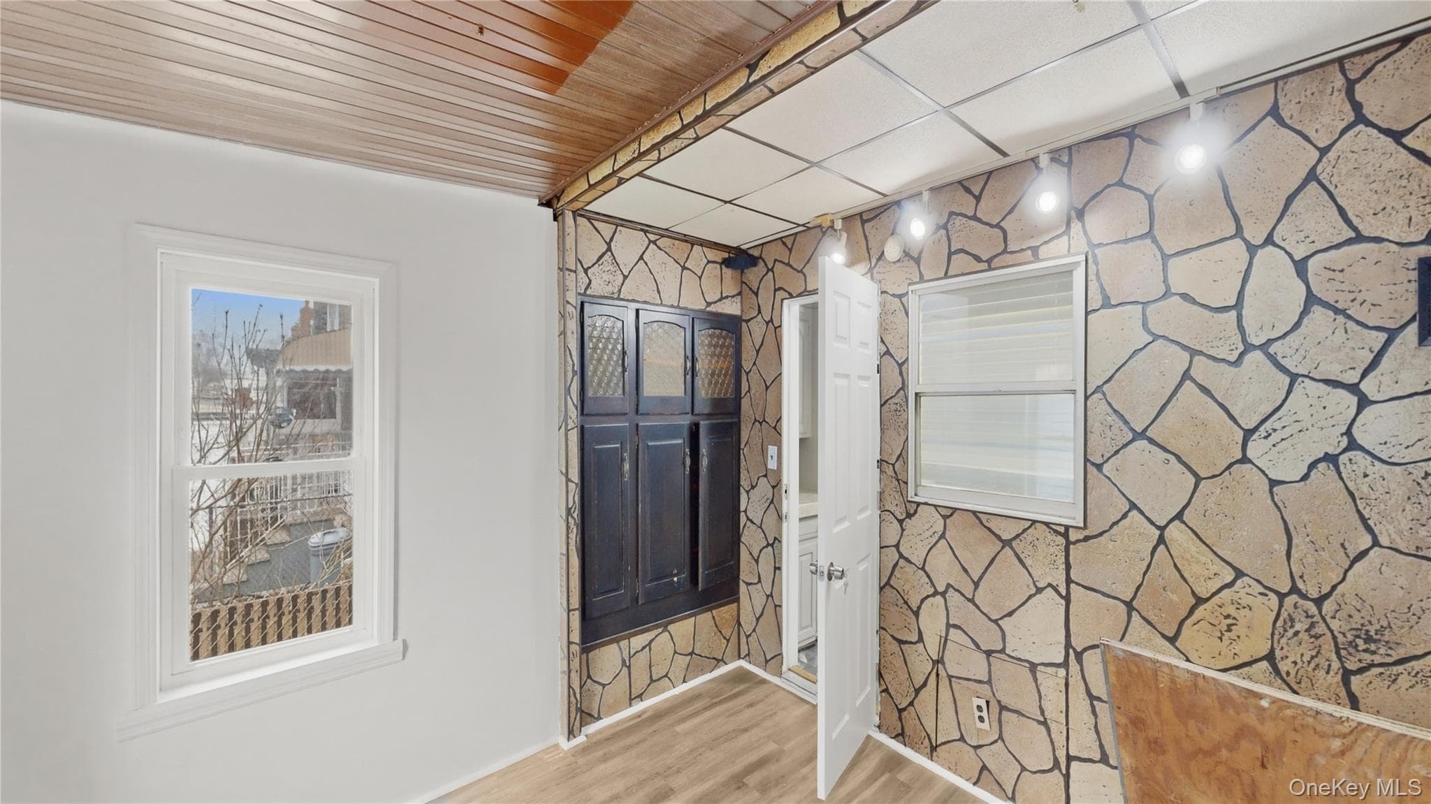 1373 E 55th Street thumbnail 9