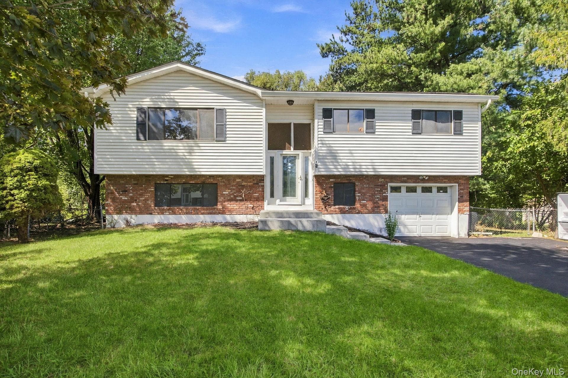 12 Westminster Drive, Middletown