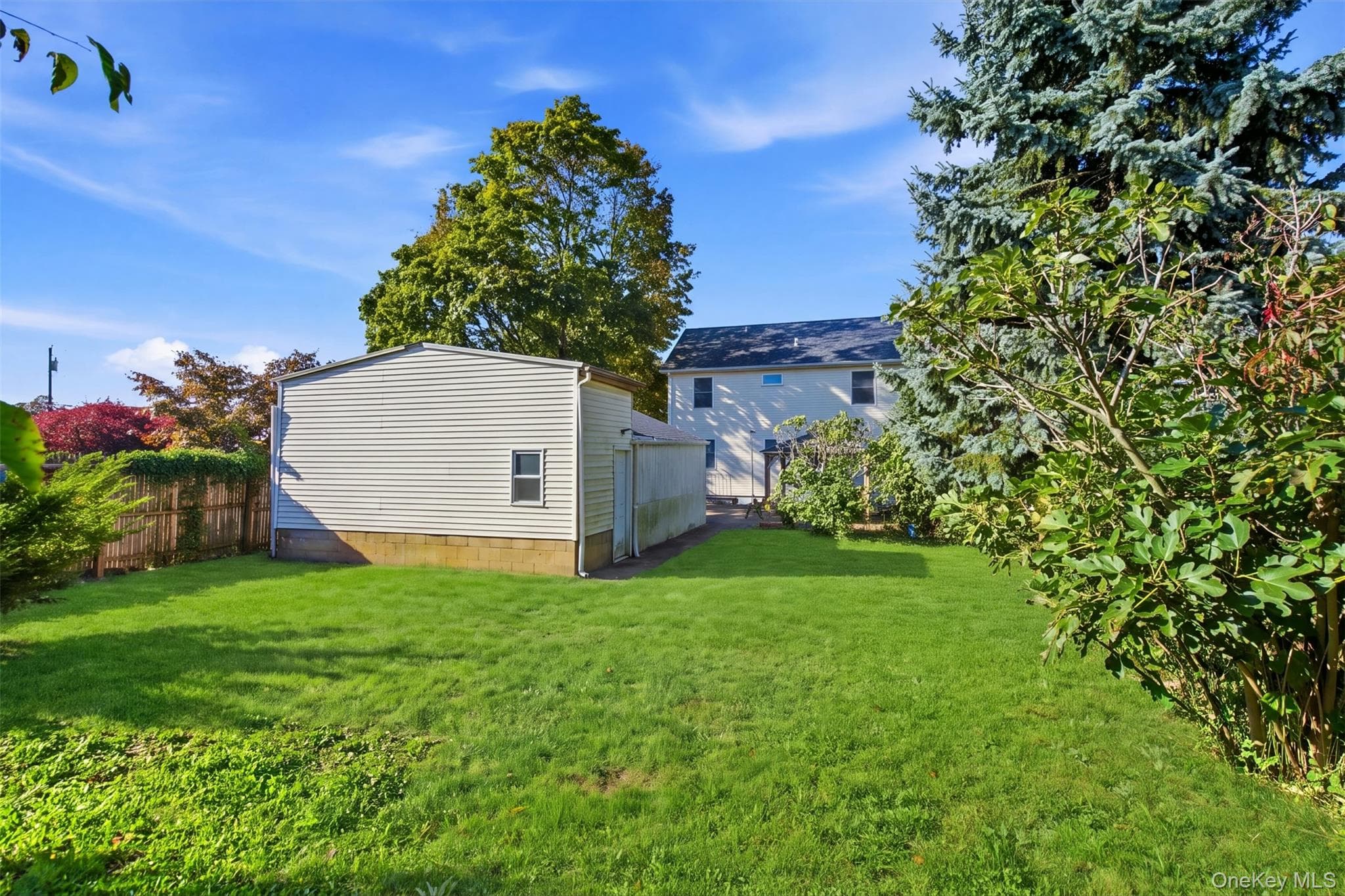 2093 Bergen Street thumbnail 32