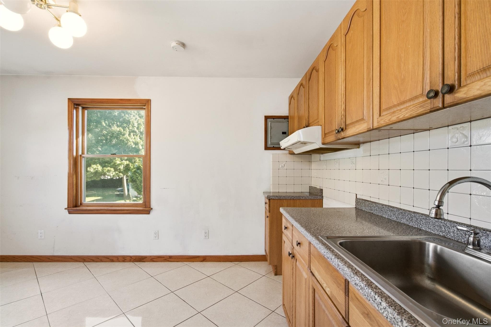 2093 Bergen Street thumbnail 14