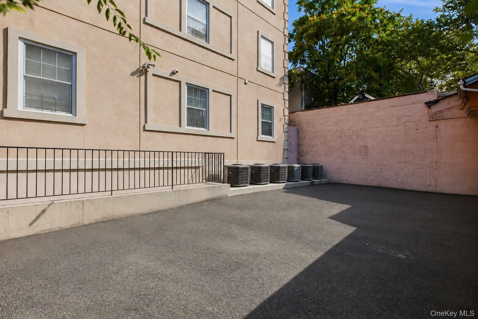 14 E Sandford Boulevard thumbnail 3