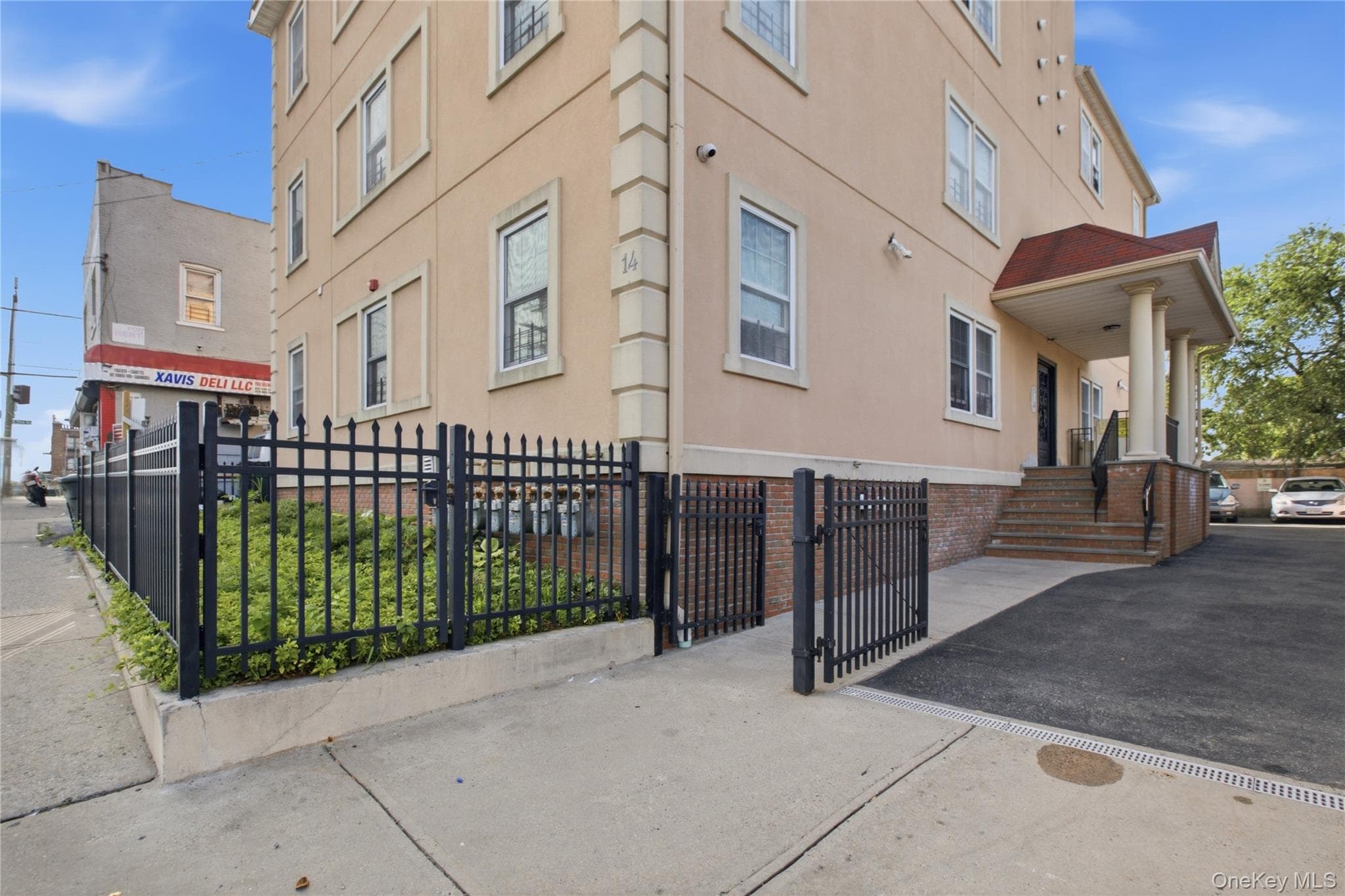 14 E Sandford Boulevard thumbnail 2