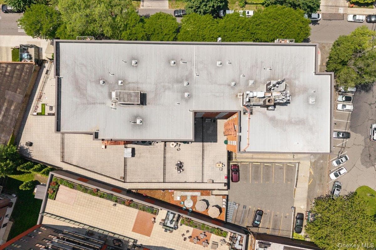 2736 Independence Avenue Unit: 2B thumbnail 13